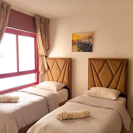 Amazing Appartement Au Centre Ville En Face Hilton & Gare Train De Tgv De Tanger 2N Exterior foto