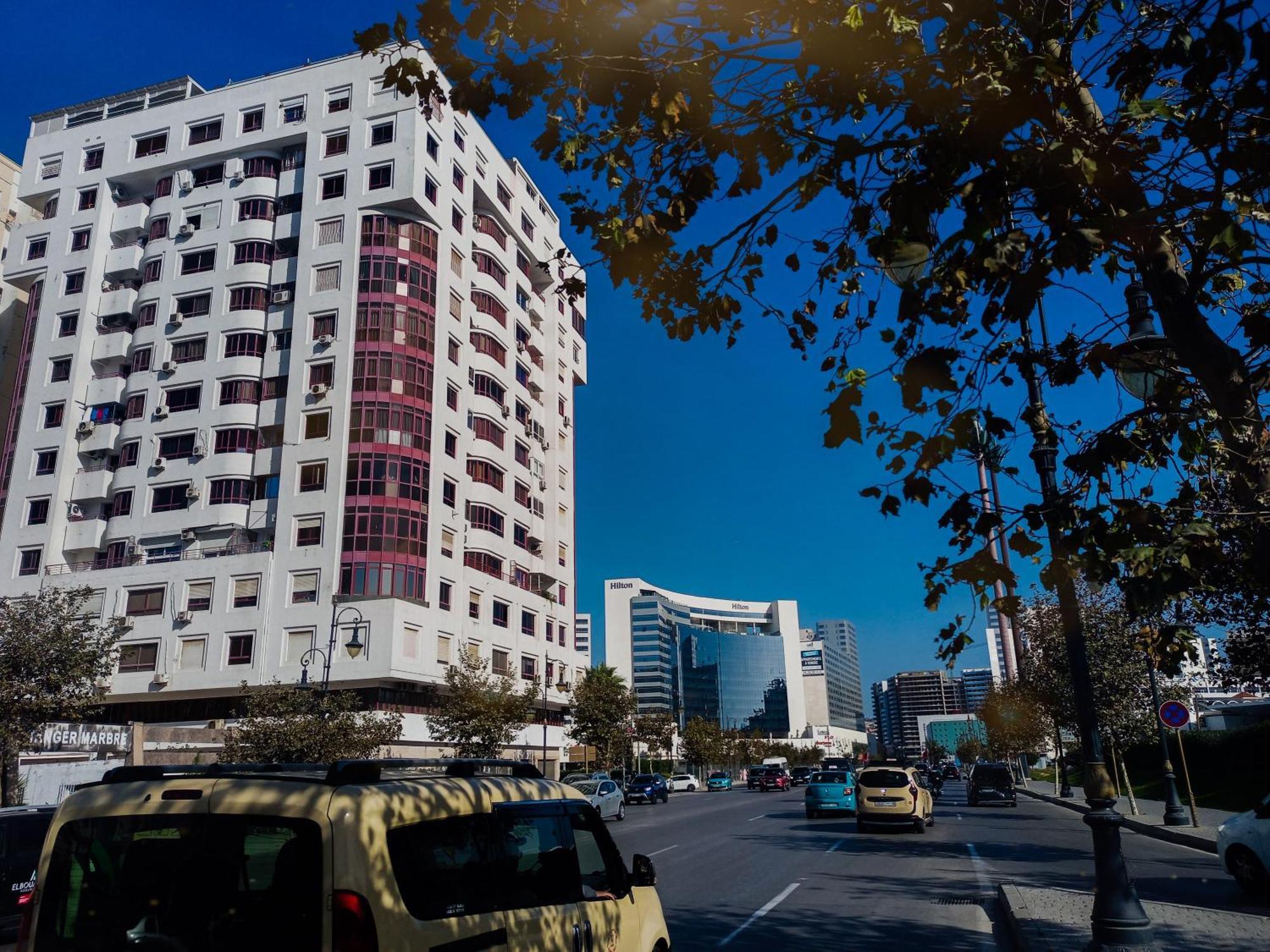 Amazing Appartement Au Centre Ville En Face Hilton & Gare Train De Tgv De Tanger 2N Exterior foto