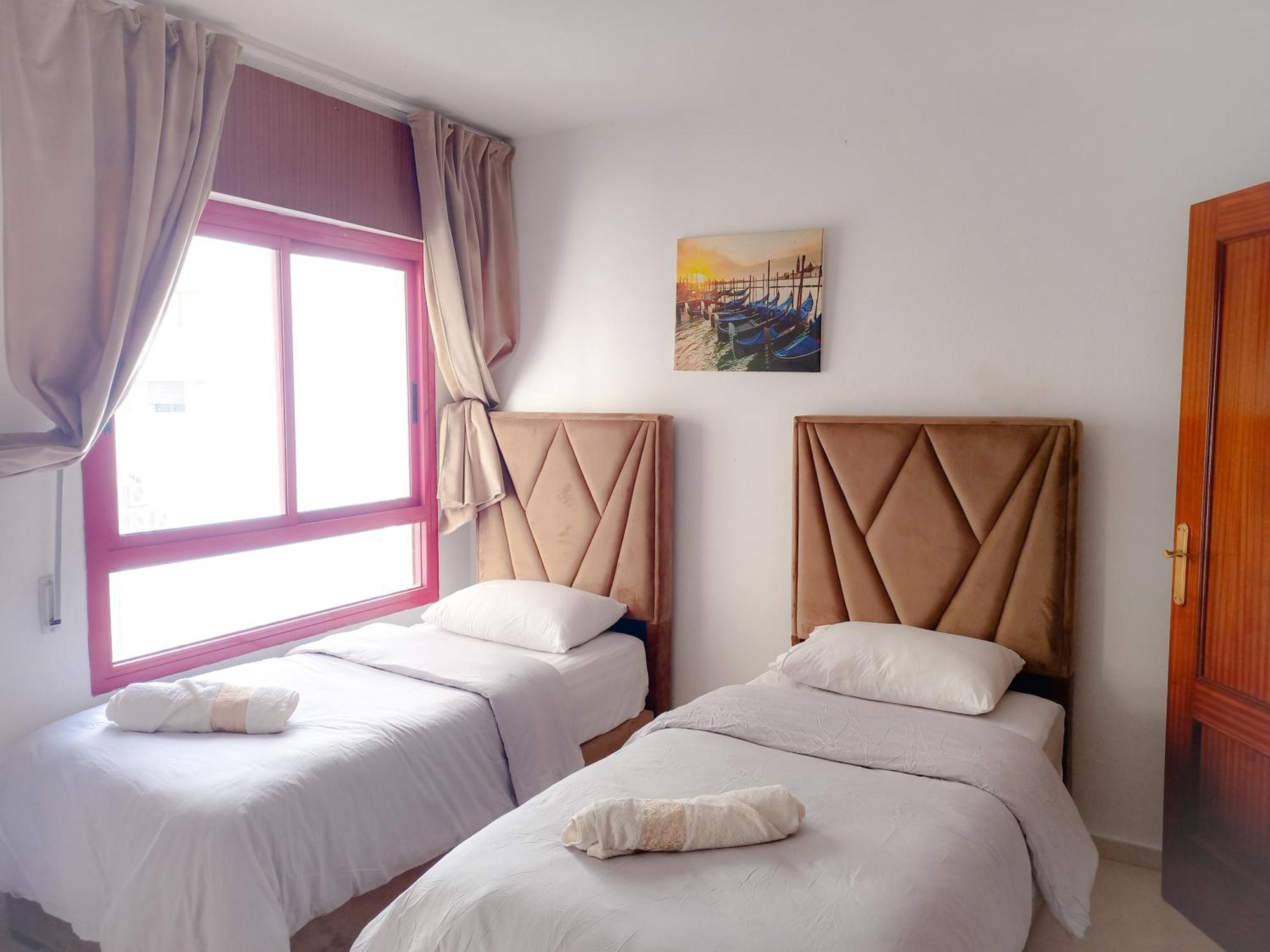 Amazing Appartement Au Centre Ville En Face Hilton & Gare Train De Tgv De Tanger 2N Exterior foto