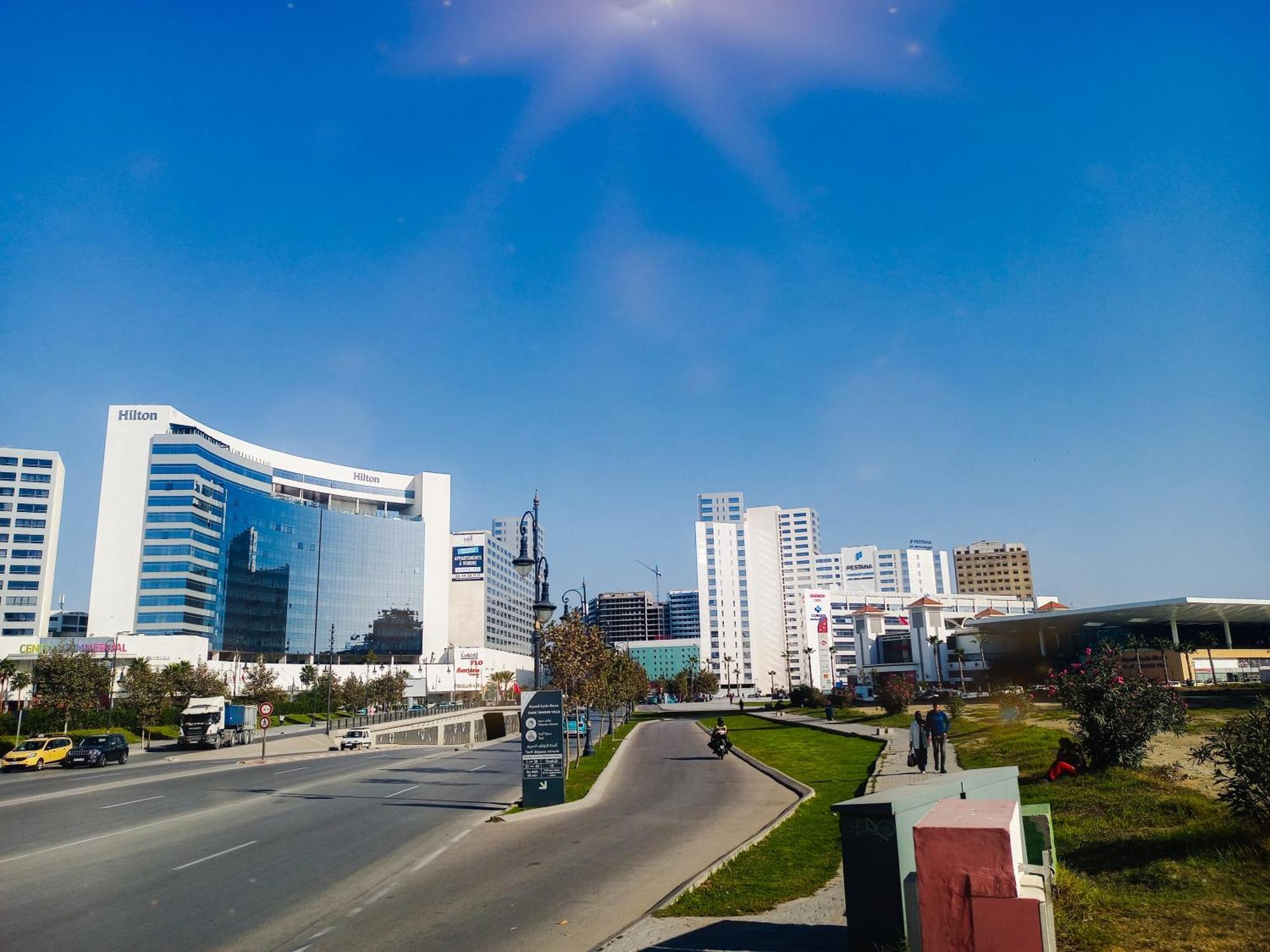 Amazing Appartement Au Centre Ville En Face Hilton & Gare Train De Tgv De Tanger 2N Exterior foto