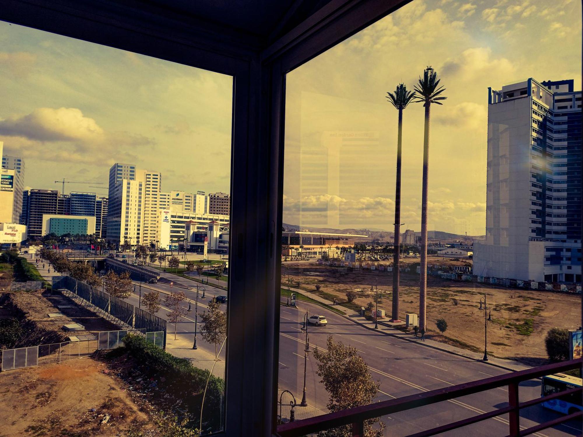 Amazing Appartement Au Centre Ville En Face Hilton & Gare Train De Tgv De Tanger 2N Exterior foto