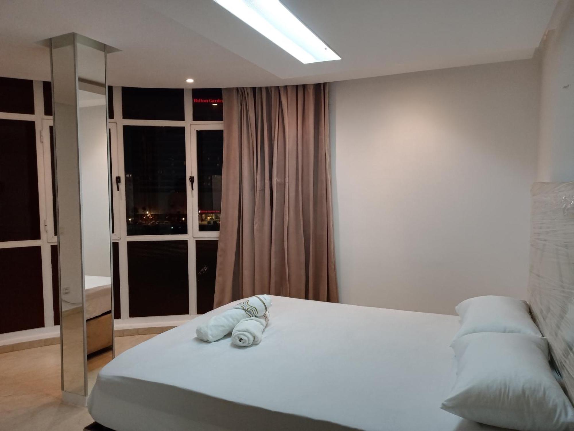 Amazing Appartement Au Centre Ville En Face Hilton & Gare Train De Tgv De Tanger 2N Exterior foto
