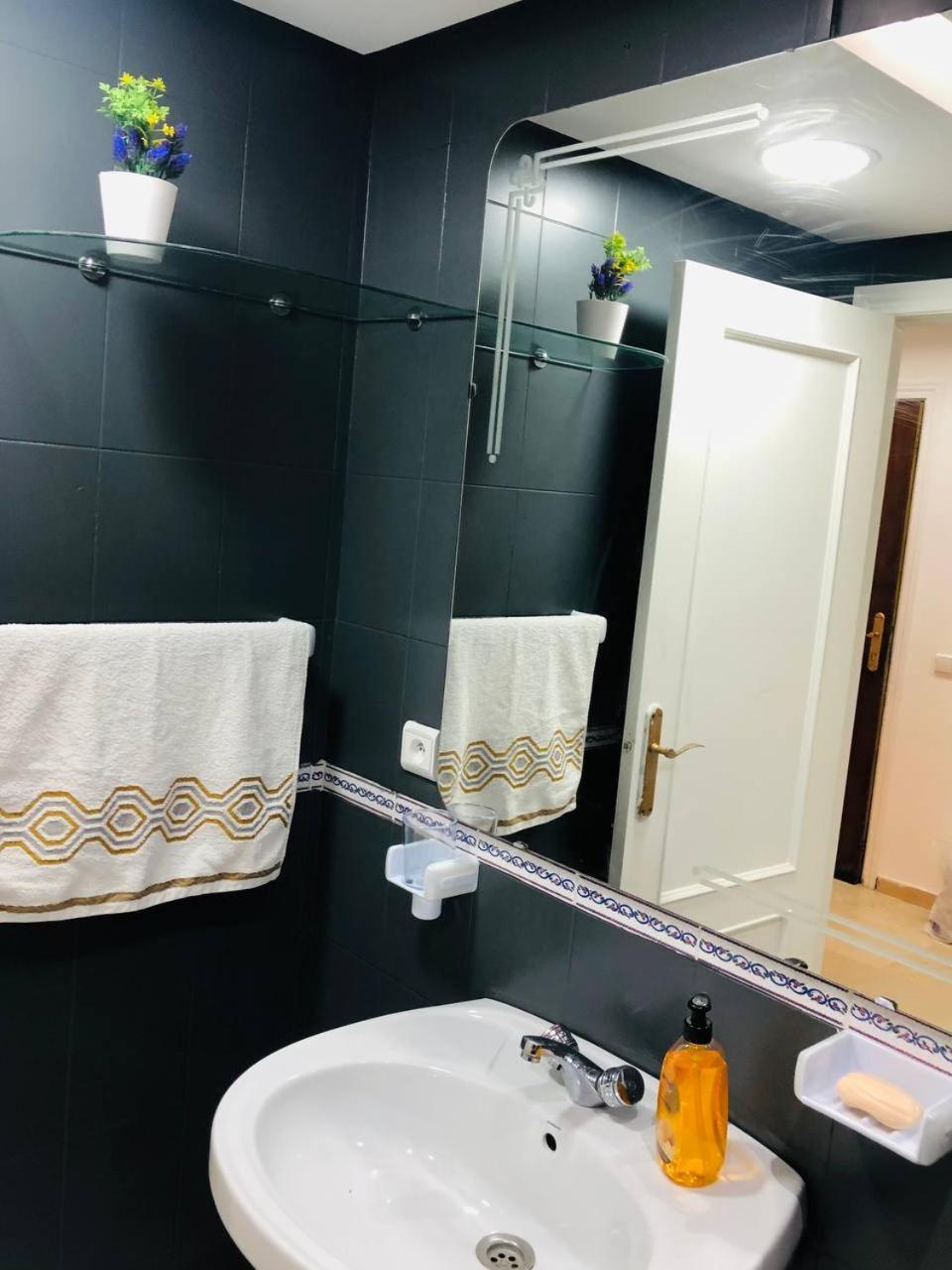 Amazing Appartement Au Centre Ville En Face Hilton & Gare Train De Tgv De Tanger 2N Exterior foto